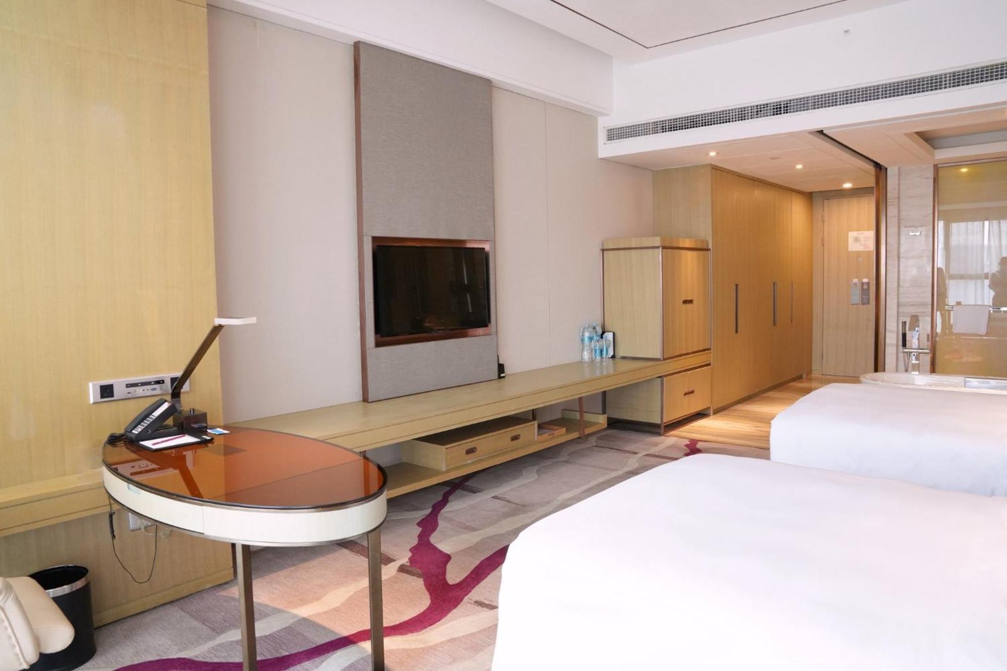 Отель Crowne Plaza Yibin By Ihg Экстерьер фото